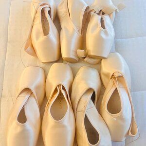 !!Gaynor Minden -Europa- pointe shoes for sale!! SIZE 9.5 S